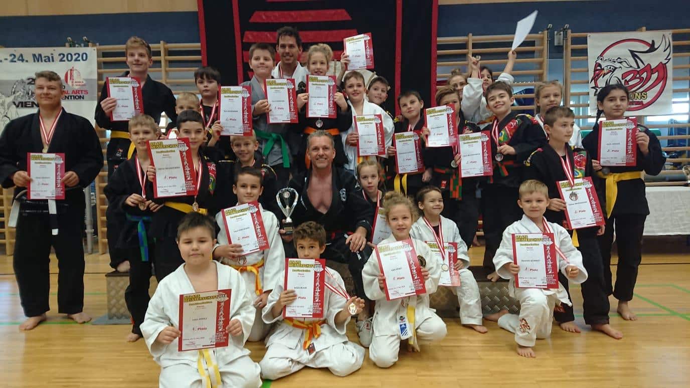 Gruppenfoto der Teilnehmerinnen und Teilnehmer vom Dojo Blumau/Wr. Neustadt bei der WKF Staatsmeisterschaft 2018